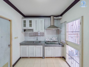 ทาวน์เฮ้าส์มือสองย่านกรุงเทพฯ ม.บ้านรุ่งเรือง สรงประภา เนื้อที่มากถึง 24.2 ตร.ว. ฟังก์ชัน 3 ห้องนอน 2 ห้องน้ำ 1 ที่จอดรถ แถมฟรี! 2 เครื่องปรับอากาศ บนทำเลเยี่ยม ใกล้รถไฟฟ้าสายสีแดง "สถานีดอนเมือง" และทางด่วน "อุตราภิมุข" ในราคาคุ้มสุดในย่าน! จองเลย!